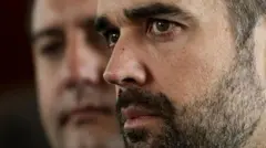 Eduardo Leite com Ratinho Jr. ao fundo