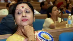 எம்ஜிஆர், சிவாஜியுடன் துவங்கி விஜய், சூர்யா வரை: சரோஜா தேவி நடித்த 10 தமிழ் படங்கள்!