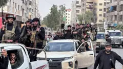 انتشار لقوات أمن سورية في حي جرمانا قرب دمشق.