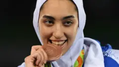 Kimia Alizadeh niwe mugore gusa muri Iran watwaye umudari Olempike