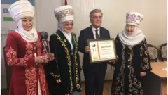 Президент Мирзиеёвге ыйгарылган сыйлыкты алуу үчүн Бишкекке Өзбекстан тышкы иштер министринин биринчи орун басары Ильхом Нематов атайы келди.