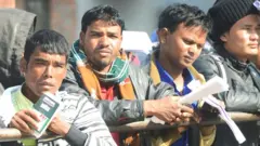 विदेश जान चाहने नेपाली पुरुषहरू
