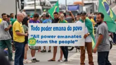 Bloqueio na BR-101 em Palhoça, região metropolitana de Florianopólis, Santa Catarina
