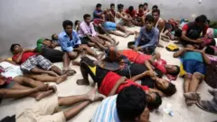 লিবিয়াতে আটকে পড়া বাংলাদেশের একদল অভিবাসী (ফাইল চিত্র)