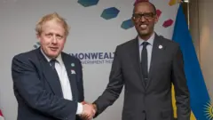 Minisitiri w'intebe Boris Johnson na Paul Kagame mu 2018 i Londres