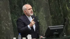 ظریف: دامن جمهوری اسلامی مبرا از پولشویی است ولی هزار هزار میلیارد تومان پولشویی می‌شود