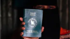 বিশেষজ্ঞরা বলছেন, মেশিন রিডেবল পাসপোর্ট বা অন্য যেকোন পাসপোর্টের চেয়ে ই-পাসপোর্ট বেশি নিরাপদ।