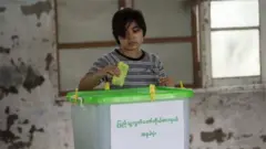 ရွေးကောက်ပွဲကျင်းပနိုင်မယ့် နေရာတွေ၊ မကျင်းပနိုင်မယ့်နေရာအစရှိတာတွေကိုလည်း ၂၀၁၉-၂၀၂၂ မဟာဗျူဟာစီမံကိန်းကို လုပ်ငန်းစဉ်လိုက် လုပ်ဆောင်မှာဖြစ်တယ်လို့ ပြည်ထောင်စုရွေးကောက်ပွဲ ကော်မရှင်ကသိရပါတယ်။