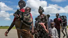 Çatışmalar nedeniyle Palma'da on binlerce kişi evlerini terk etmek zorunda kaldı.