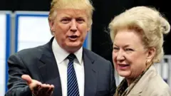 Donald iyo walaashii Maryanne Trump