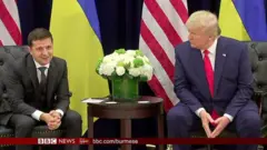 သမ္မတ ဒေါ်နယ်ထရမ့်ကို စွတ်စွဲ ပြစ်တင်မယ့် ကိစ္စအတွက် အများပြည်သူ ရှေ့မှာ ကြားနာမှုတွေ စတင်