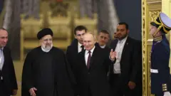 ابراهیم رئیسی و ولادیمیر پوتین در جریان سفر رئیس جمهوری ایران به روسیه در کاخ کرملین