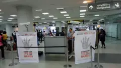 ခရီးသည် ၈၅ ဦးလုံးကို စောင့်ကြည့်ခဲ့ရာမှာ ပြင်းထန်အဆုတ်ရောင်ရောဂါ သံသယလူနာ မတွေ့ခဲ့ရဘူးလို့ဆို ပါတယ်။