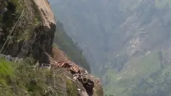 हिमाचलमा पहिरोले हानेको ट्रक