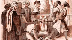 Grabado que representa a un grupo de hombres que golpean las plantas de los pies de un hombre que está tirado en el suelo, con las piernas atadas a un pedazo de madera, titulado "El Bastinado"