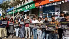 অ্যামাজনের বিরুদ্ধে দিল্লিতে ব্যবসায়ীদের বিক্ষোভ