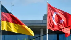 Almanya Türkiye bayrakları