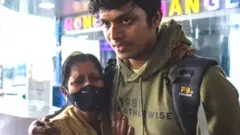 यूक्रेन से लौटे छात्र