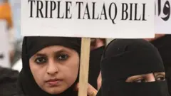 ટ્રિપલ તલાકનો વિરોધ કરતી મહિલા