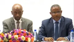 የውሃ፣ መስኖና ኢነርጂ ሚኒስትር ዶክተር ኢንጂነር ስለሺ በቀለ እና የኢፌዴሪ የውጭ ጉዳይ ሚኒስትር አቶ ገዱ አንዳርጋቸው