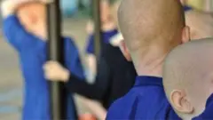 Ifoto mbarankuru ya ba nyamweru