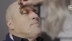 Мужчина с макияжем