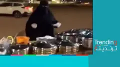 "أم محمد" البائعة التي أسرت قلوب السعوديين بكرمها
