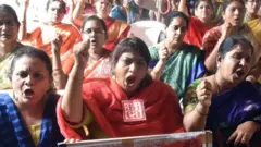 एलआईसी कर्मचारी