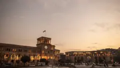 Erivan’ın merkezinde, Cumhuriyet Meydanı bulunuyor.