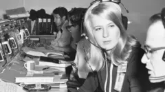 Frances Northcutt en el centro de control de la NASA en Houston en 1969