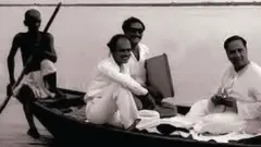 যুক্তফ্রন্টের দুই নেতা হোসেন শহীদ সোহরাওয়ার্দী ও শেখ মুজিবুর রহমান, ১৯৫৪ সালের ছবি।