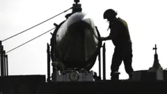 russian soldier with Iskander missile