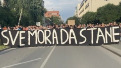 Protest „Srbija protiv nasilja”: Mirna šetnja uz mnogo buke na ulicama Novog Sada