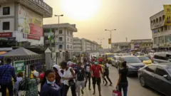 File foto of pipo dey move around for Lagos, Nigeria in di middle of coronavirus