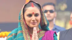 મહારાનીમાં અભણ મહિલા મુખ્ય મંત્રીનું પાત્ર હુમા કુરેશી ભજવે છે તો એમનાં પતિની ભૂમિકામાં સોહમ શાહ છે.