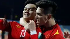 Tấn Tài và Tiến Linh ghi 2 bàn ở hiệp 1