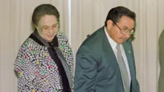 Vilma Espín e Raúl Castro em 1998.