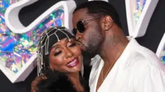 Sean Combs dey kiss im mama Janice for cheek on di red carpet for 2023 MTV Awards