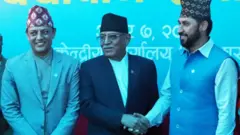 रवि लामिछाने प्रधानमन्त्री प्रचण्डका साथ