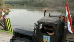 Vikosi vya jeshi la Lebanon vinavuka Daraja la Mto Litani ili kujiweka katika eneo la kusini mwa Lebanon, baada ya kutolewa kwa azimio nambari 1701 la Umoja wa Mataifa mwaka 2006.

