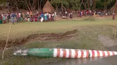 খুঁটির সাথে বেধে রাখা হয় টর্পেডোটিকে