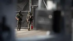 Centro de procesamiento y detención de inmigrantes en Broadview, Illinois, EE.UU.