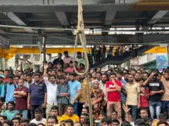 બદલાપુર યૌન શોષણના આરોપીનું 'પોલીસ કાર્યવાહી' દરમિયાન મૃત્યુ