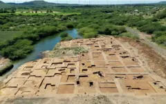 खटिया गांव से 300 मीटर की दूरी पर है प्राचीन क़ब्रगाह