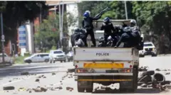 Awọn ọlọpaa loju popo nilẹ Zimbabwe