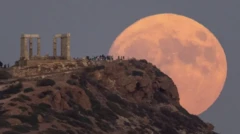 Yunanistan'ın Atina kentinde Akropolis manzaralı Süper Mavi Ay