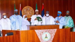 Onyeisiala Buhari na ndị isi ụlọomeiwu