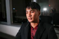 Louis, 18 tuổi, người Thái Lan, bị lừa sang Campuchia để lao động và đã trốn thoát vào năm ngoái. Ảnh chụp ngày 26/5/2025