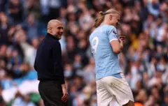Manchester City Menajeri Pep Guardiola ve City'e Arsenal karşısında galibiyeti getiren Erling Haaland 
