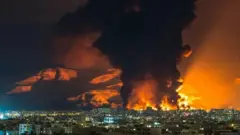 دود و آتش عظیم که شهر را در برگرفته است